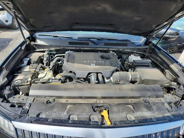 2025 INFINITI QX80 — Engine bay