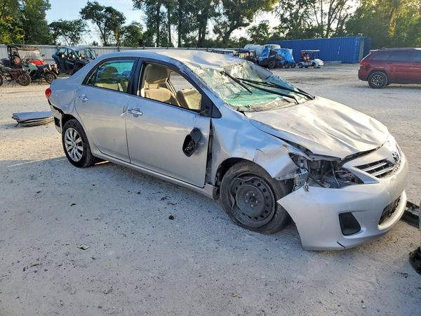 2013 TOYOTA COROLLA — Passenger 3/4