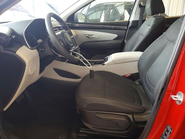 2022 HYUNDAI TUCSON SE — DENT