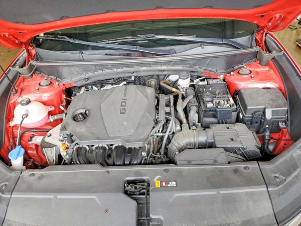 2022 HYUNDAI TUCSON SE — Engine bay