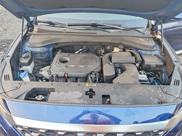 2020 HYUNDAI SANTA FE — Engine bay