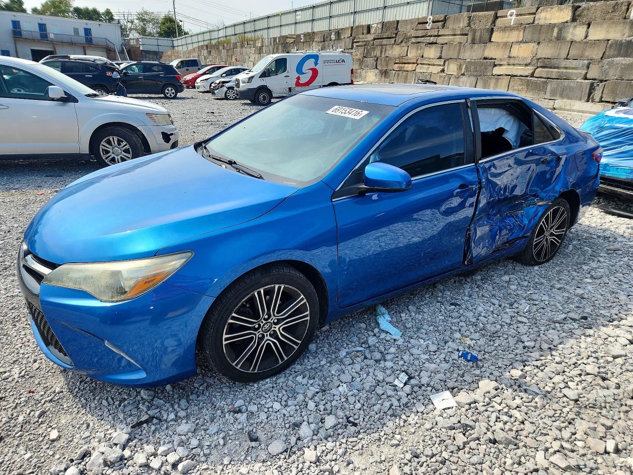 2016 TOYOTA CAMRY — Front 3/4