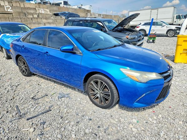 2016 TOYOTA CAMRY — Passenger 3/4