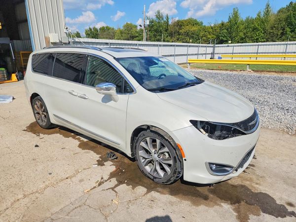 2017 CHRYSLER PACIFICA — Passenger 3/4
