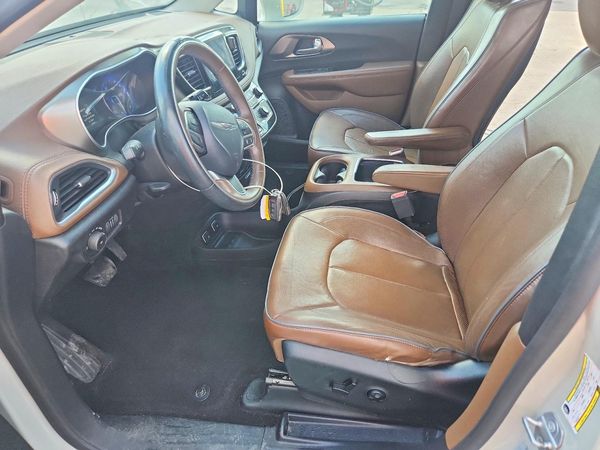2017 CHRYSLER PACIFICA — DENT