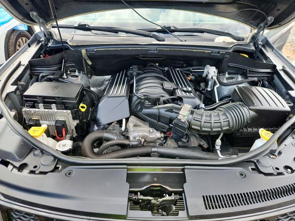 2020 JEEP GRAND CHEROKEE — Engine bay