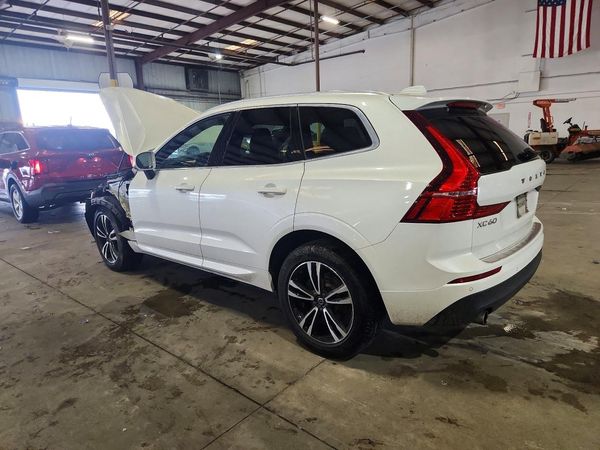 2021 VOLVO XC60 Momentum