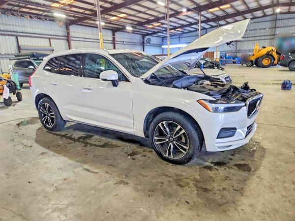 2021 VOLVO XC60 Momentum