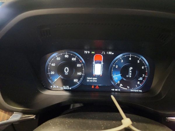 2021 VOLVO XC60 Momentum