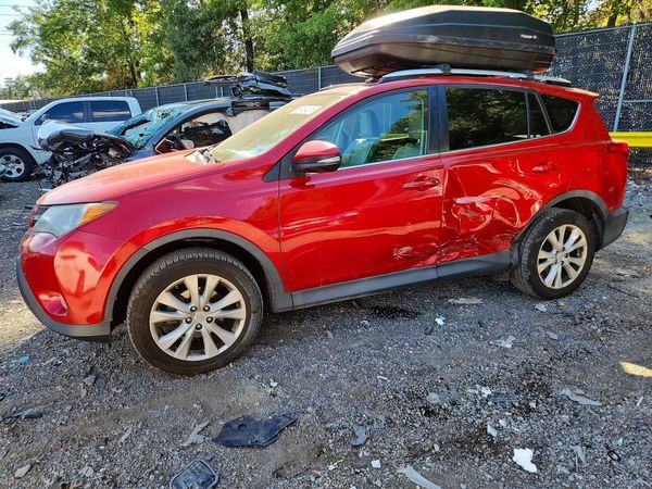 2015 TOYOTA RAV4 — Front 3/4