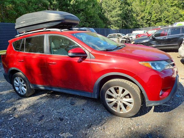 2015 TOYOTA RAV4 — Passenger 3/4