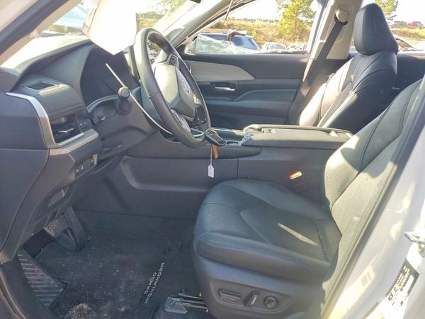 2024 TOYOTA GRAND HIGHLANDER — DENT