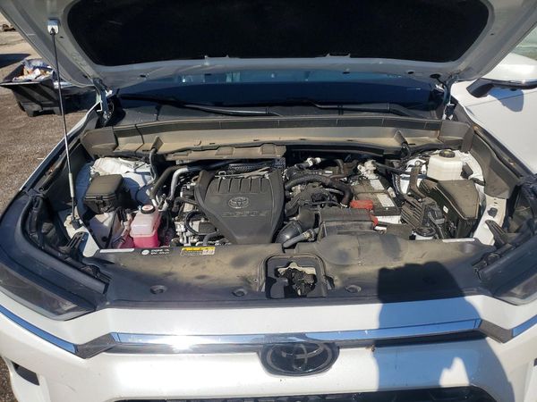 2024 TOYOTA GRAND HIGHLANDER — Engine bay