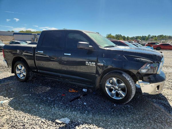 2016 RAM 1500 SLT — Passenger 3/4