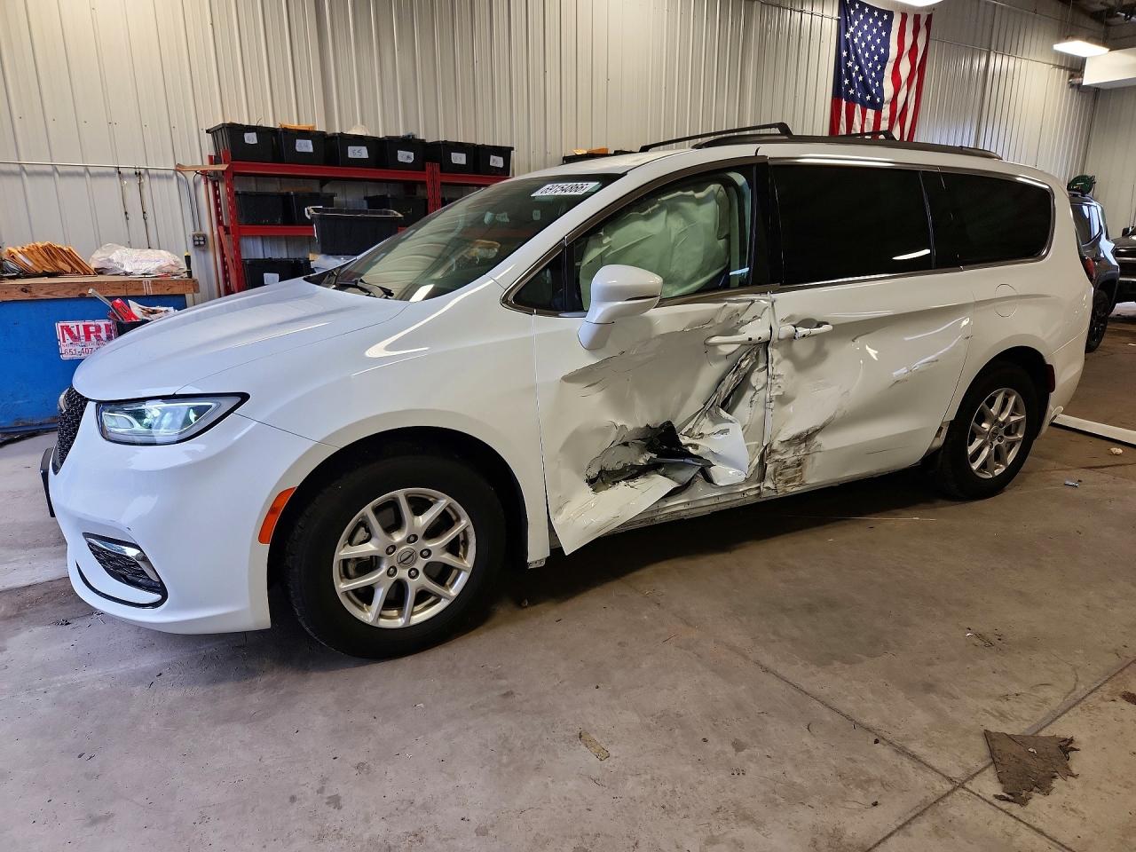 2022 CHRYSLER PACIFICA — Front 3/4