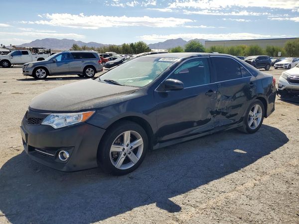 2014 TOYOTA CAMRY — Front 3/4