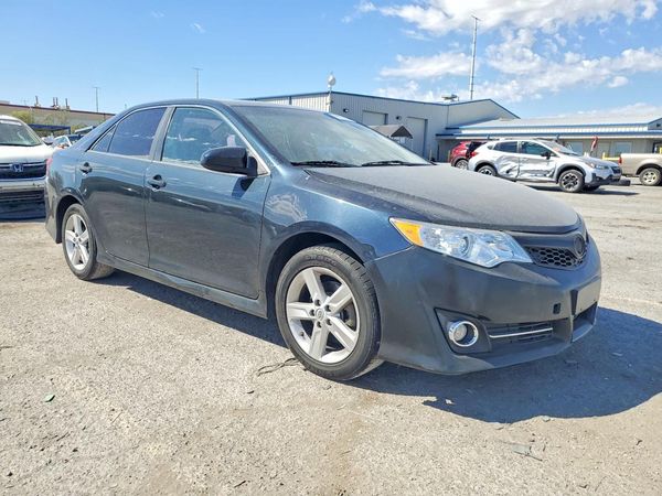 2014 TOYOTA CAMRY — Passenger 3/4
