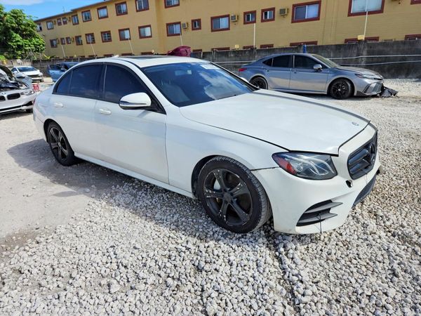 2017 MERCEDES-BENZ E-CLASS E300 — Passenger 3/4