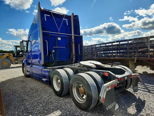 2020 VOLVO VN