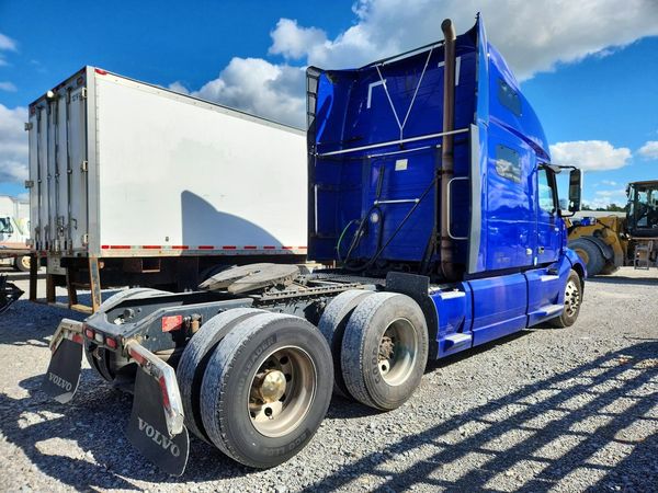 2020 VOLVO VN