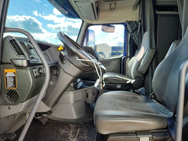 2020 VOLVO VN