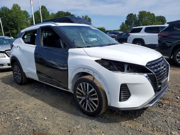2022 NISSAN KICKS SV — Passenger 3/4