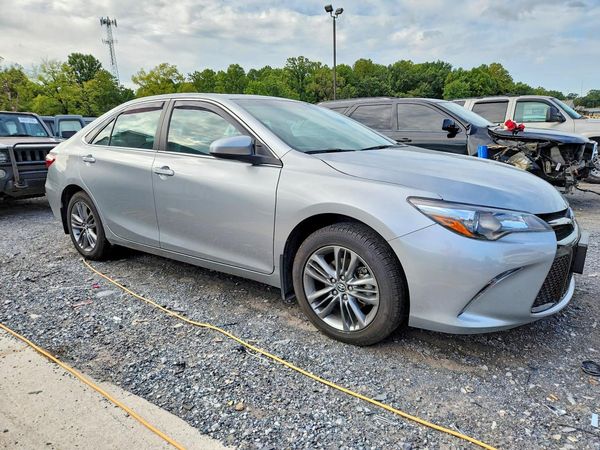 2016 TOYOTA CAMRY — Passenger 3/4