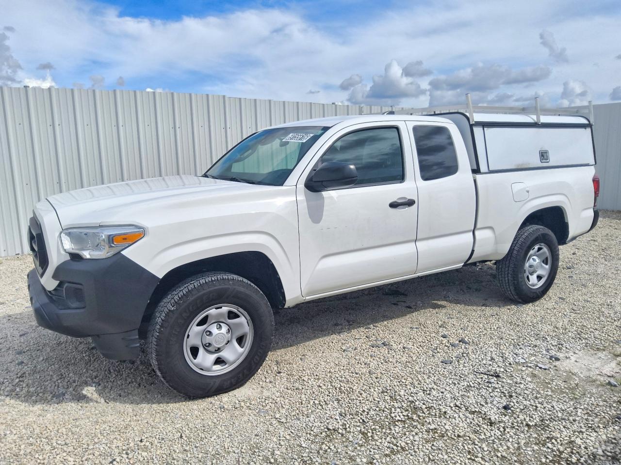 2022 TOYOTA TACOMA SR5 — Front 3/4