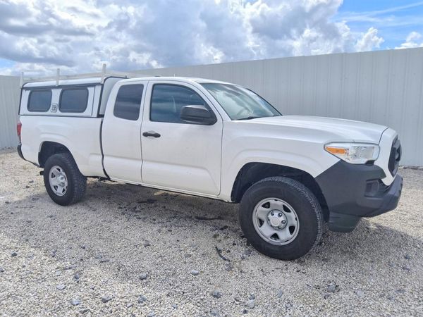 2022 TOYOTA TACOMA SR5 — Passenger 3/4