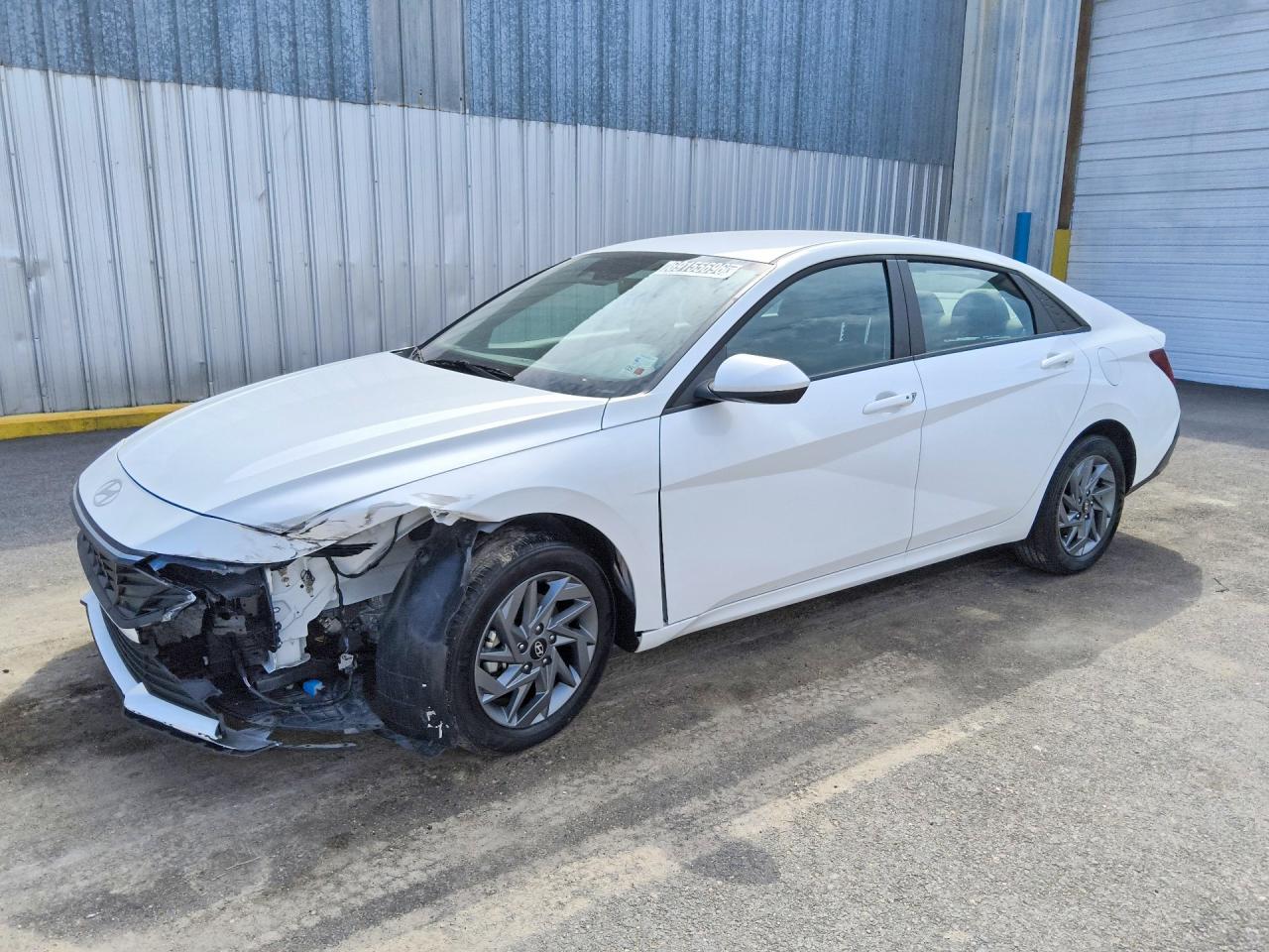 2026 HYUNDAI ELANTRA — Front 3/4