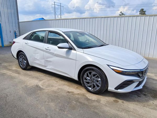 2026 HYUNDAI ELANTRA — Passenger 3/4