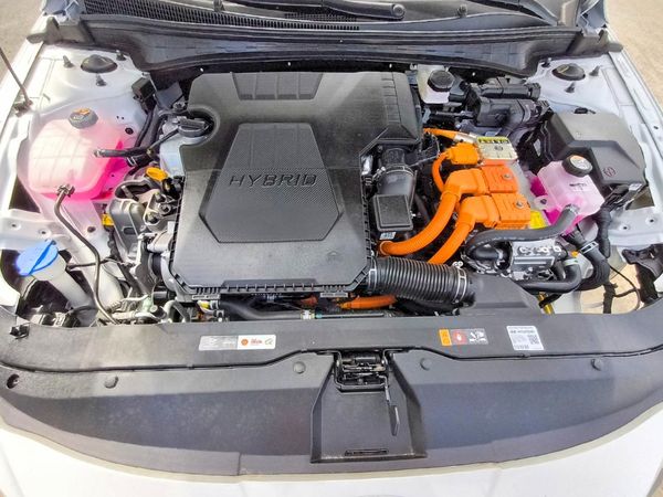 2026 HYUNDAI ELANTRA — Engine bay