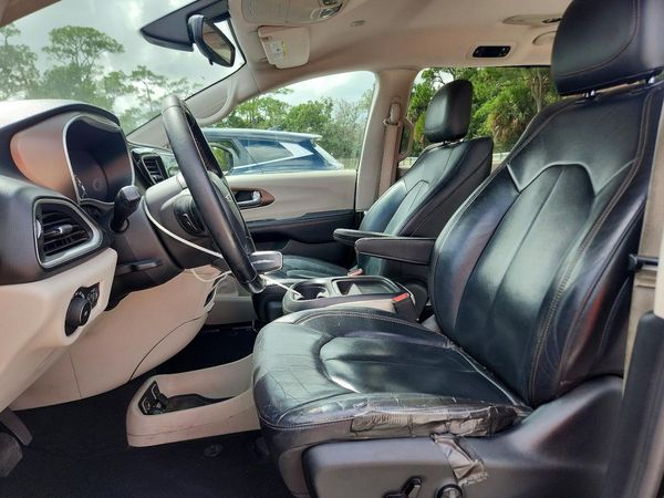 2017 CHRYSLER PACIFICA Touring L