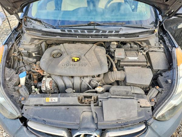 2013 HYUNDAI ELANTRA — Engine bay