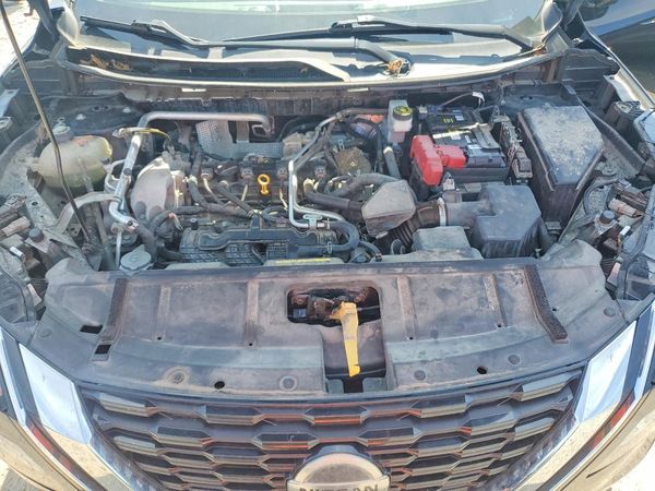 2021 NISSAN ROGUE SV — Engine bay