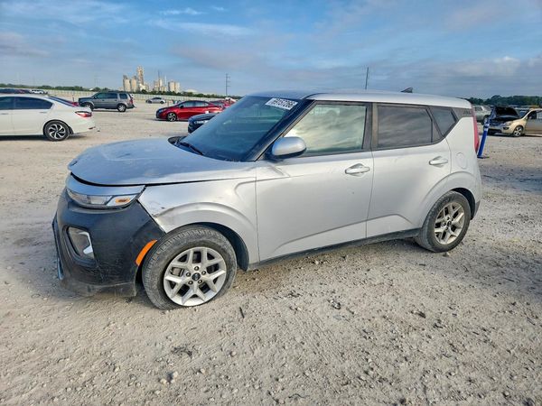 2020 KIA SOUL — Front 3/4