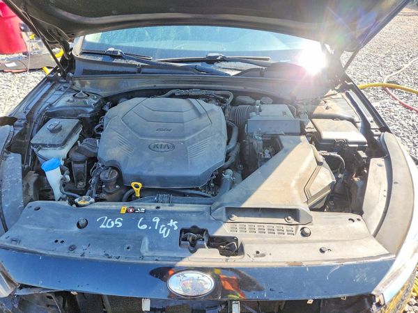2017 KIA CADENZA — Engine bay