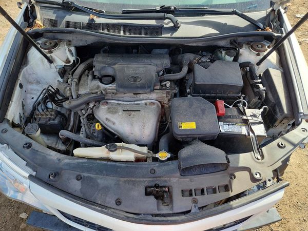 2012 TOYOTA CAMRY — Engine bay