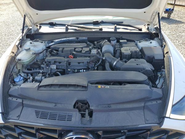 2021 HYUNDAI SONATA — Engine bay