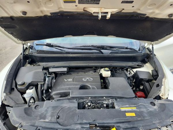 2018 INFINITI QX60 — Engine bay