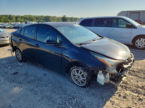 2017 TOYOTA PRIUS — Passenger 3/4
