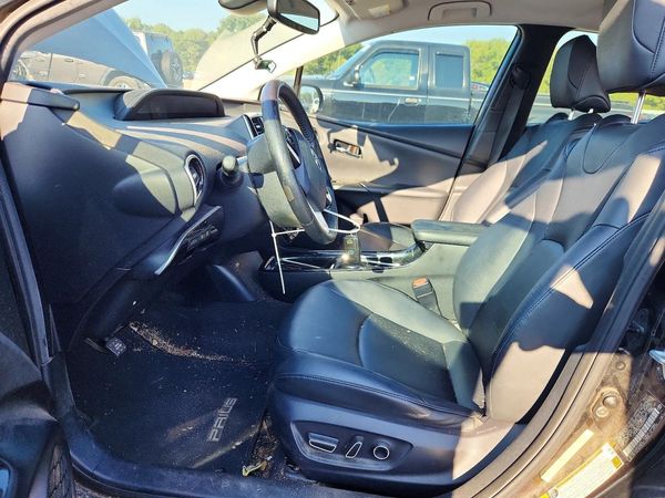 2017 TOYOTA PRIUS — DENT