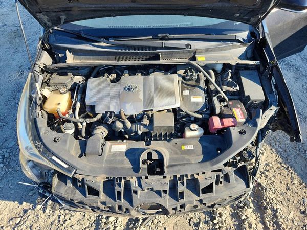 2017 TOYOTA PRIUS — Engine bay