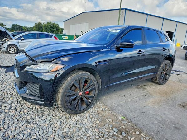 2017 JAGUAR F-PACE — Front 3/4