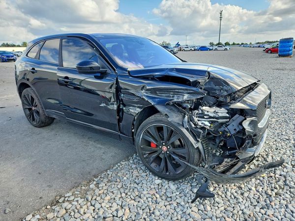 2017 JAGUAR F-PACE — Passenger 3/4