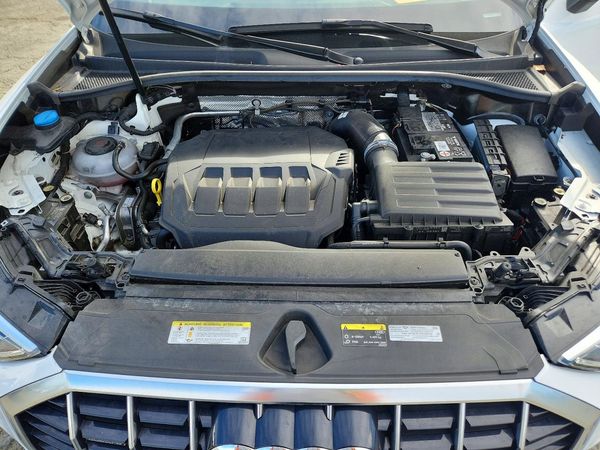 2020 AUDI Q3 — Engine bay