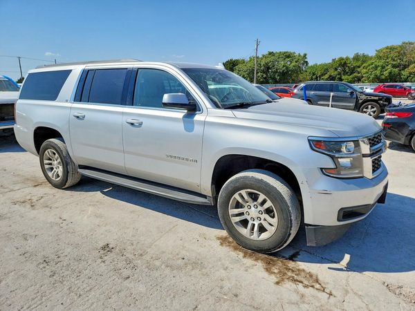 2017 CHEVROLET SUBURBAN LT — Passenger 3/4