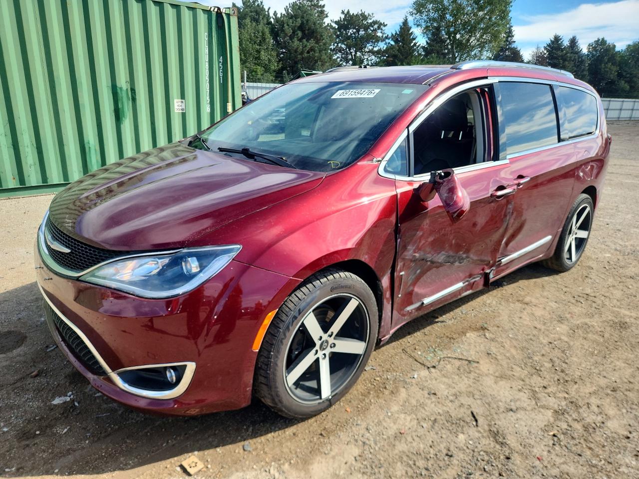 2020 CHRYSLER PACIFICA Touring L — Front 3/4