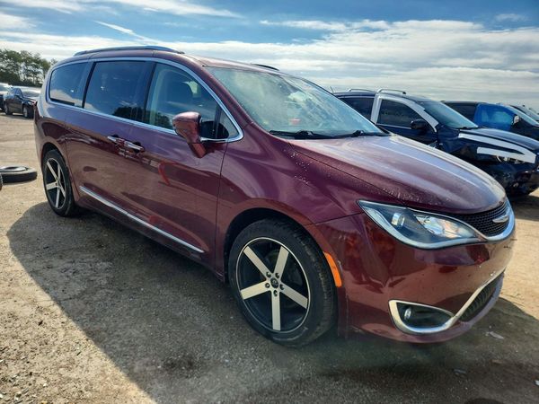 2020 CHRYSLER PACIFICA Touring L — Passenger 3/4