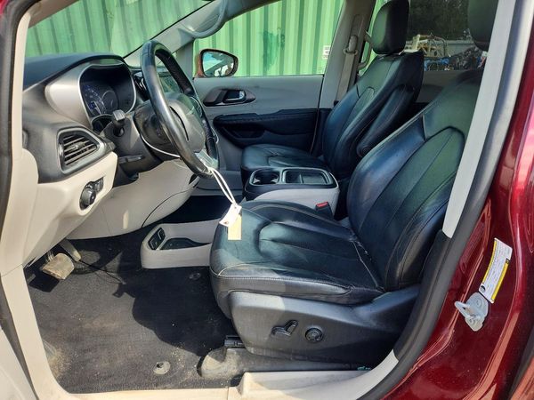 2020 CHRYSLER PACIFICA Touring L — DENT